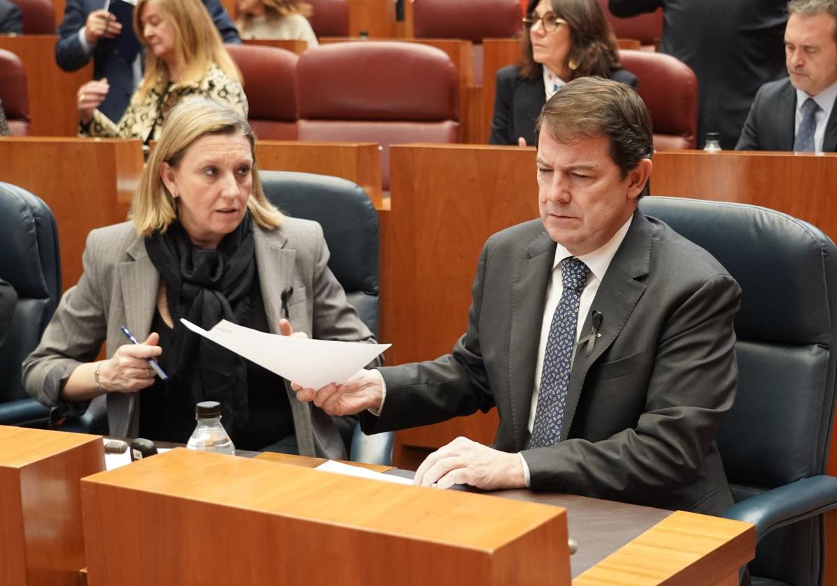 El presidente Alfonso Fernández Mañueco y la vicepresidenta Isabel Blanco, en el hemiciclo autonomico, esta semana.