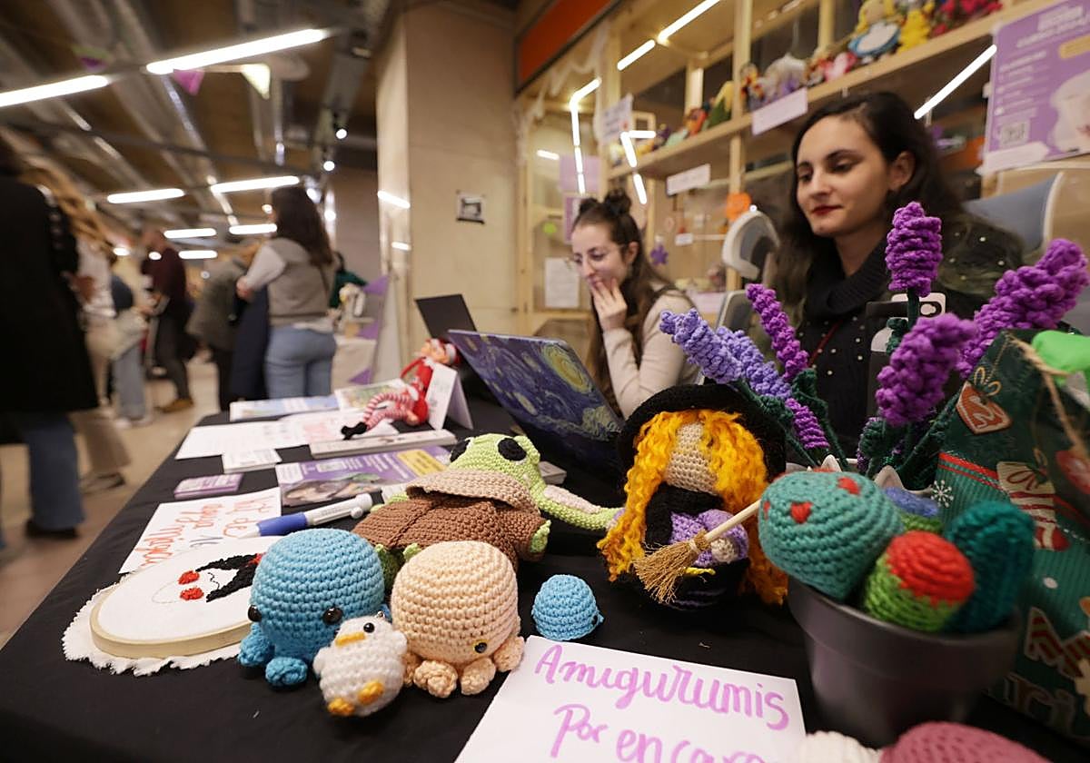 El público llenó las Galerías VA, donde los artistas expusieron sus creaciones.