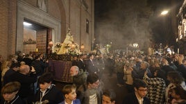 Una multitud asiste a la histórica salida procesional de la recien aperturada Iglesia de El Rosarillo