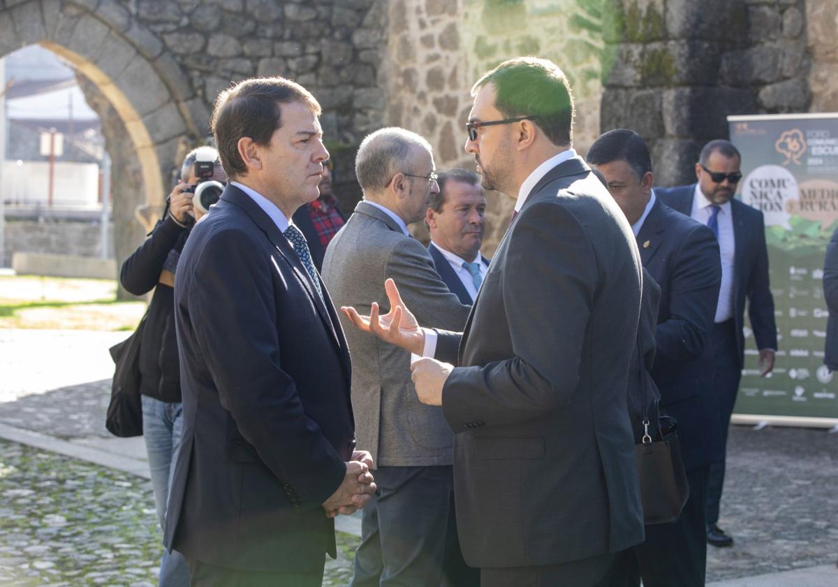 Fernández Mañueco y Adrián Barbón, en tierras abulenses, este sábado.