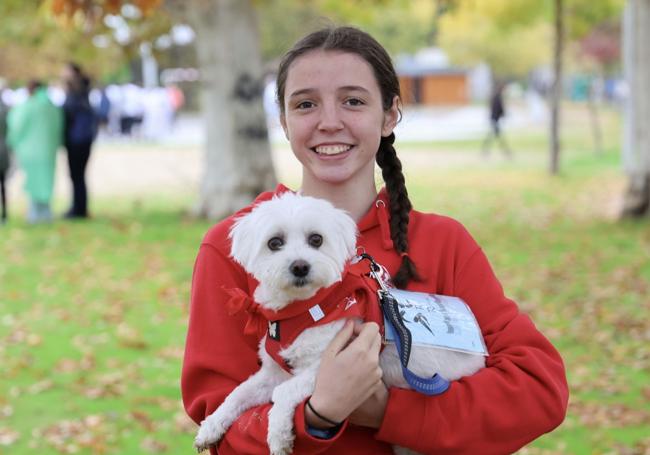 Nora Gil corrió con su perrita Ysi