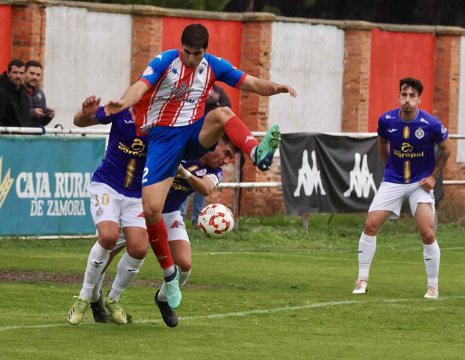 La remontada del Atlético Tordesillas frente al Palencia Cristo Atlético, en imágenes