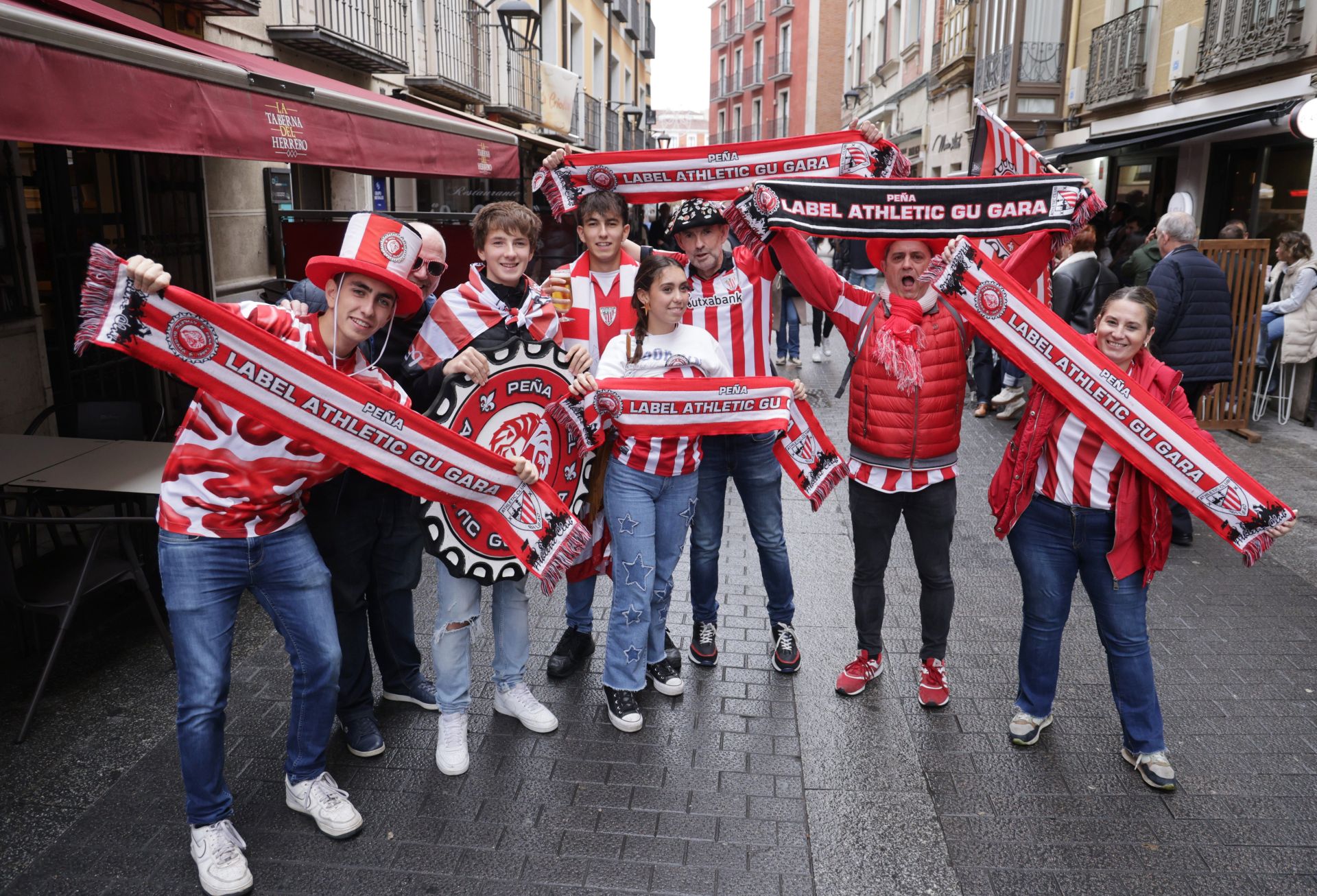 Los aficionados del Athletic de Bilbao disfrutan del ambiente vallisoletano