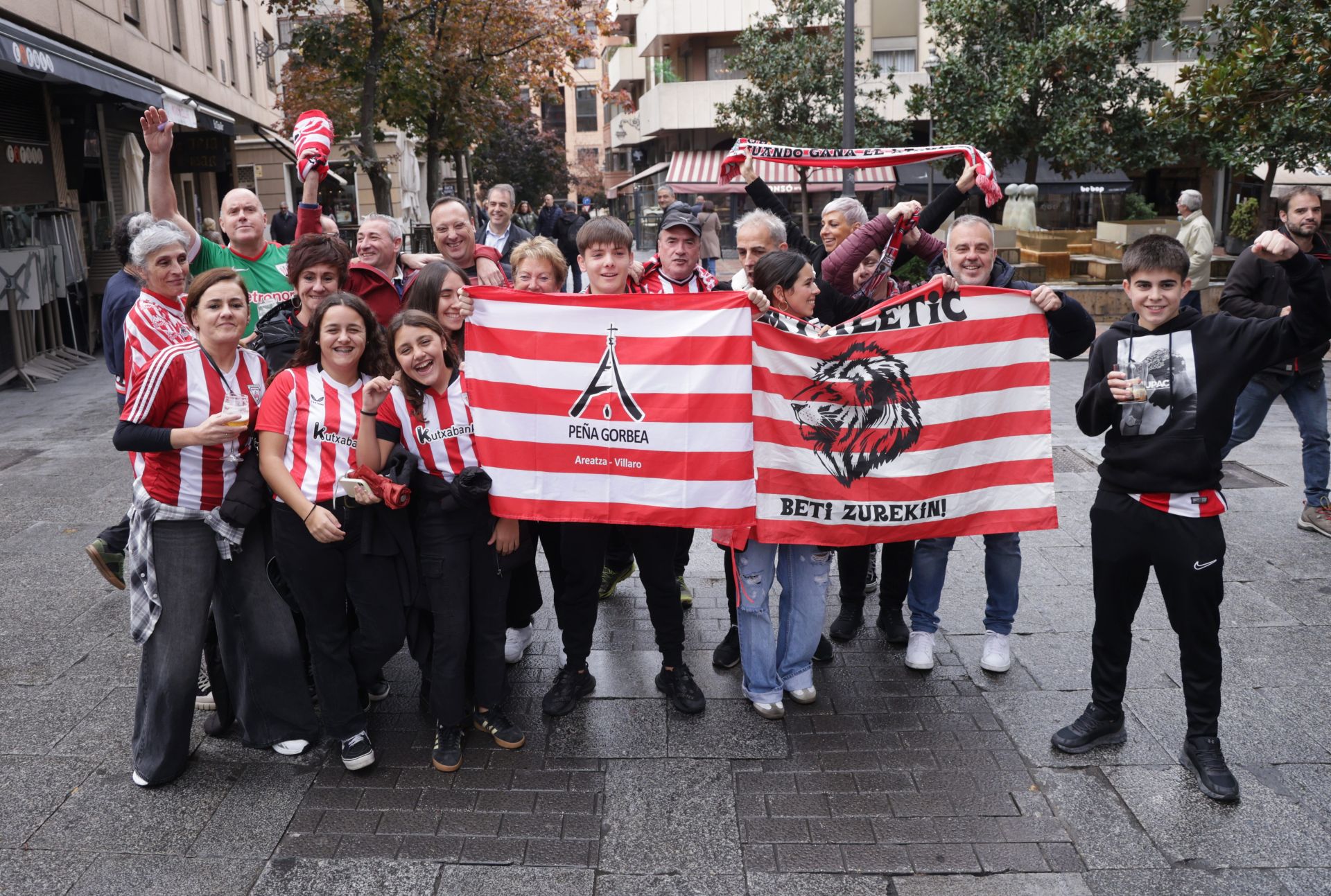 Los aficionados del Athletic de Bilbao disfrutan del ambiente vallisoletano