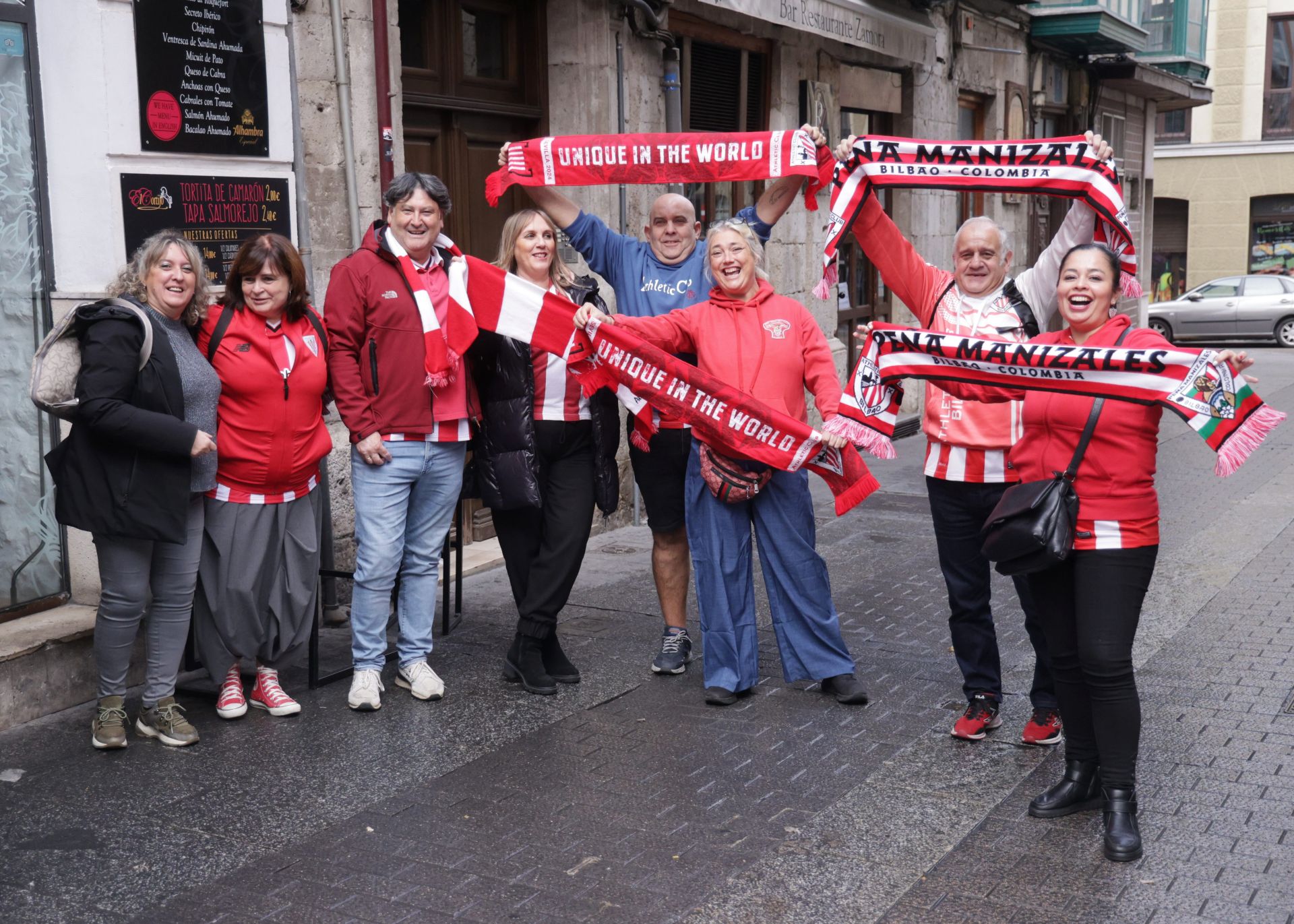 Los aficionados del Athletic de Bilbao disfrutan del ambiente vallisoletano