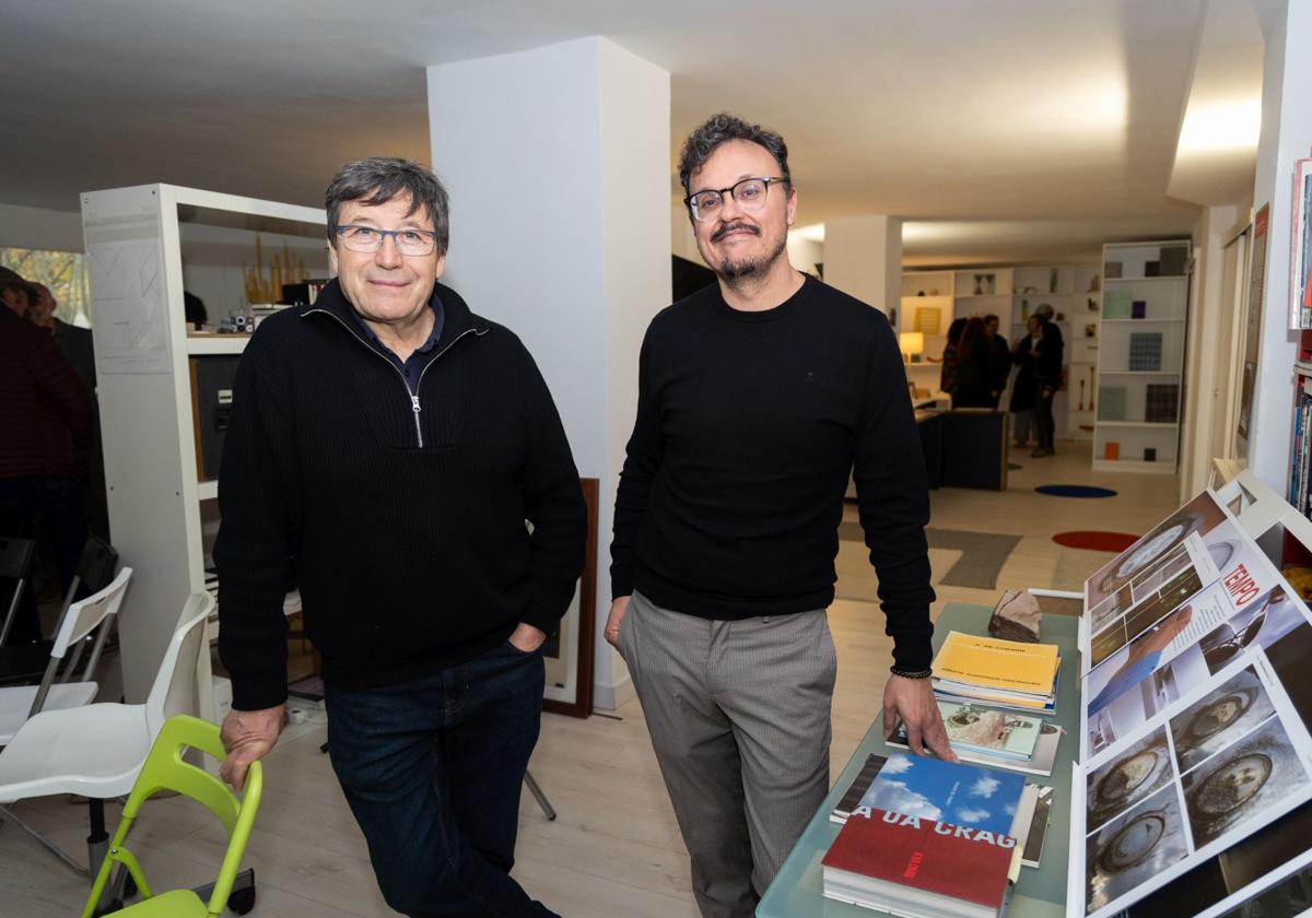 El diseñador Alejandro Martínez Parra y el artista sonoro Nacho Román, ayer en La Casa Cromática.