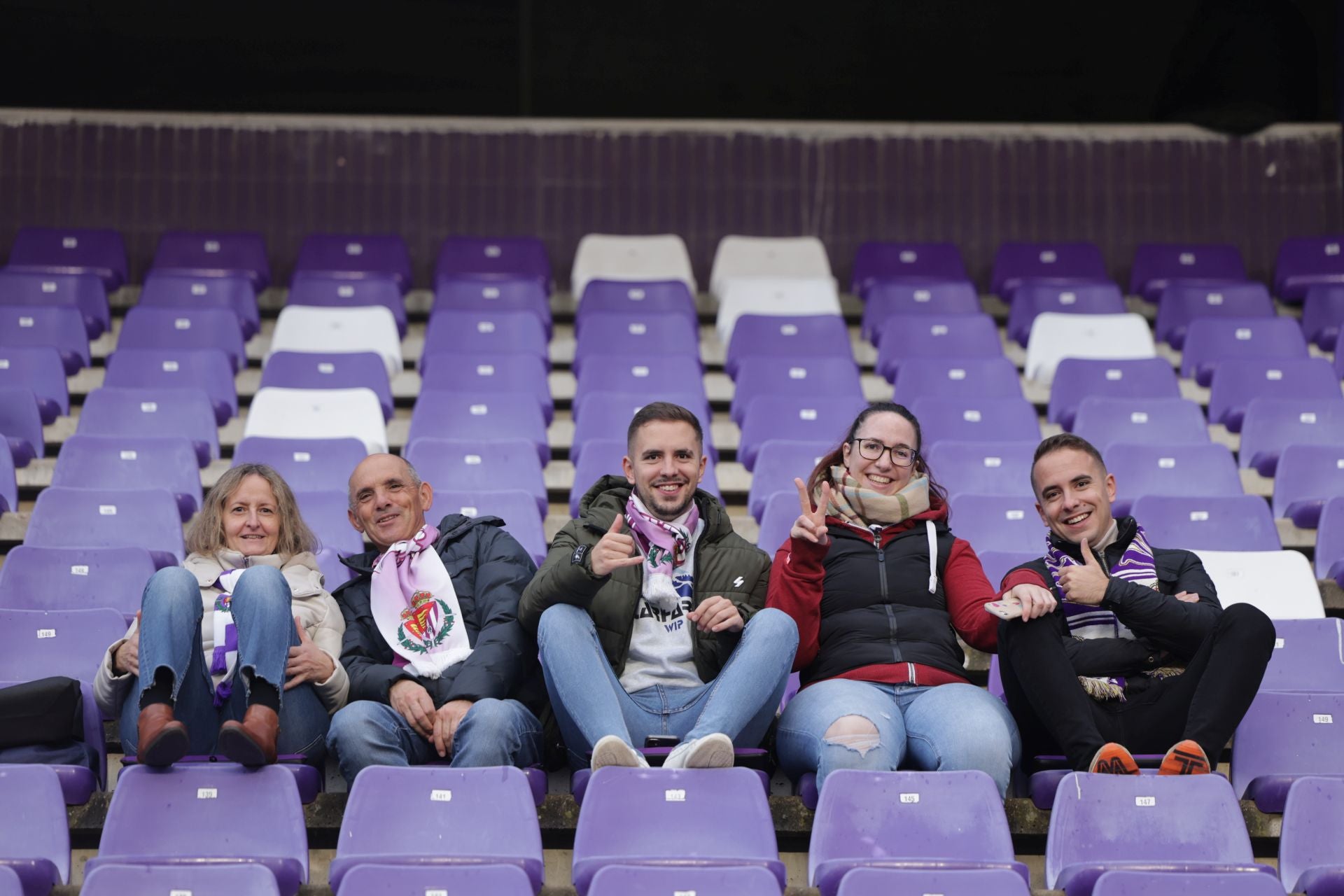 Búscate en la grada del estadio José Zorrilla (1/4)