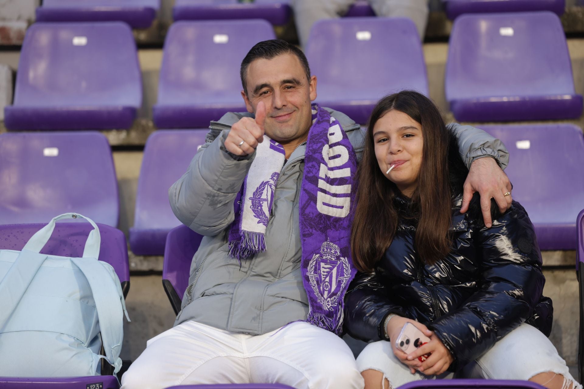 Búscate en la grada del estadio José Zorrilla (1/4)