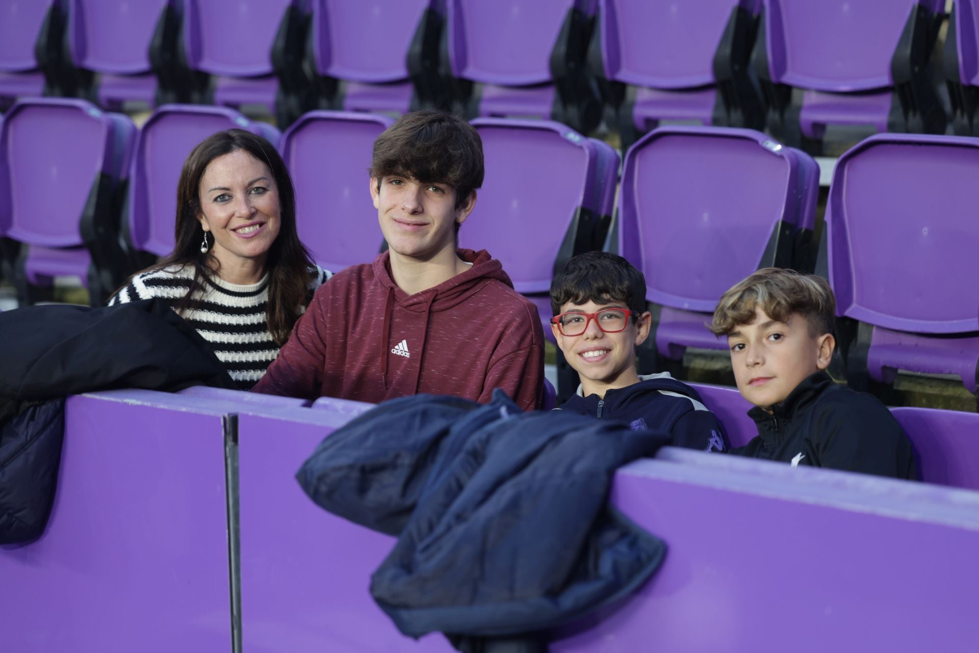 Búscate en la grada del estadio José Zorrilla (1/4)