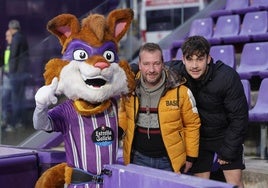 Búscate en la grada del estadio José Zorrilla (1/4)