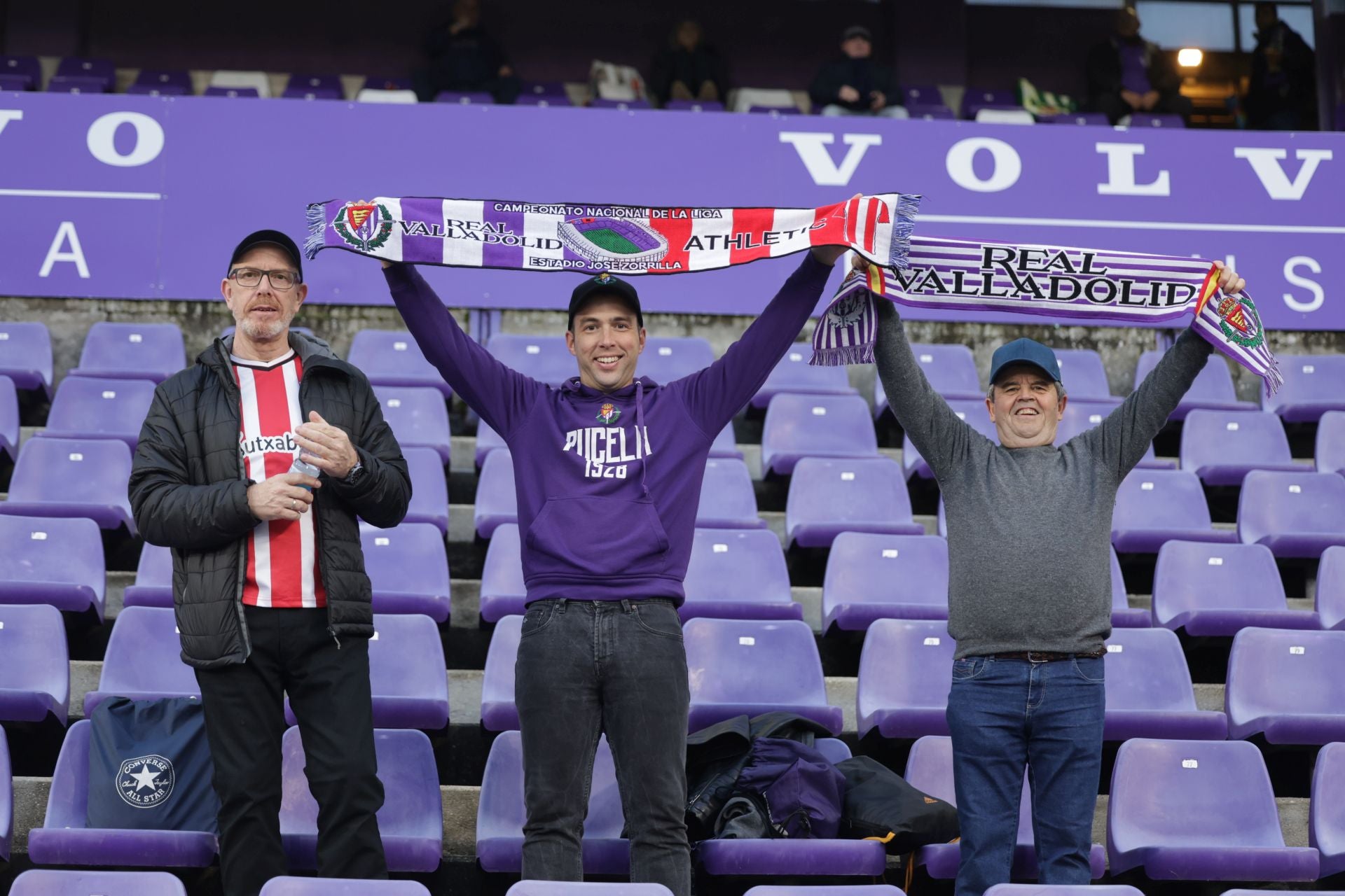 Búscate en la grada del estadio José Zorrilla (1/4)