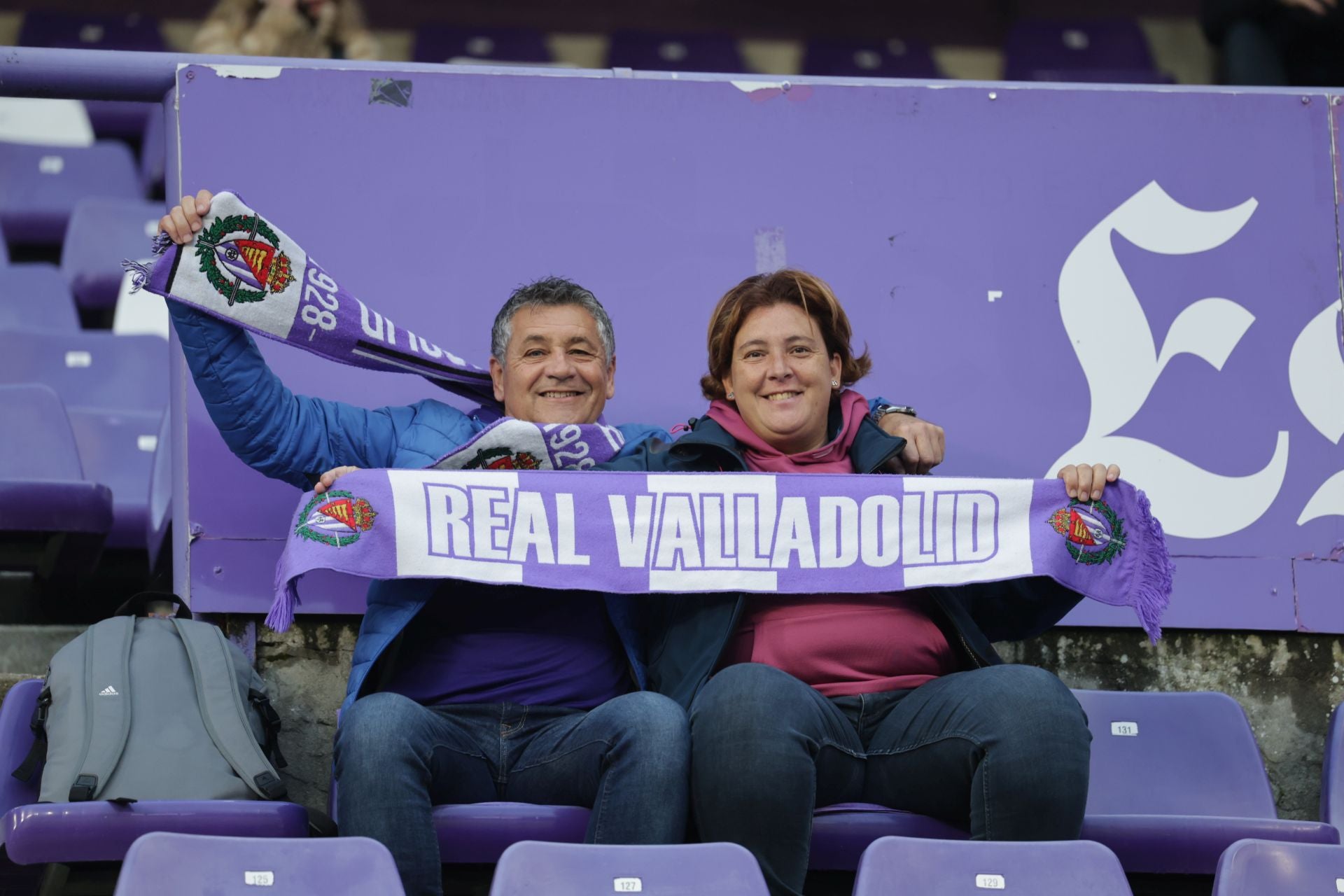 Búscate en la grada del estadio José Zorrilla (1/4)