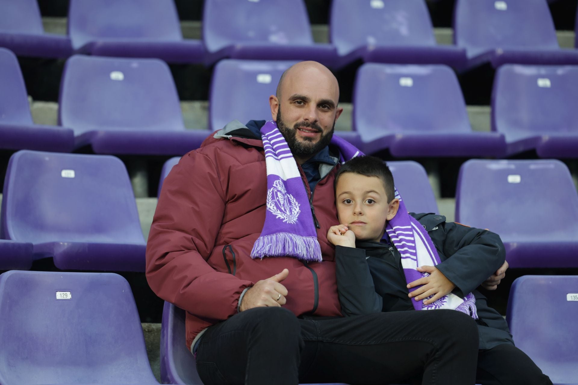 Búscate en la grada del estadio José Zorrilla (1/4)