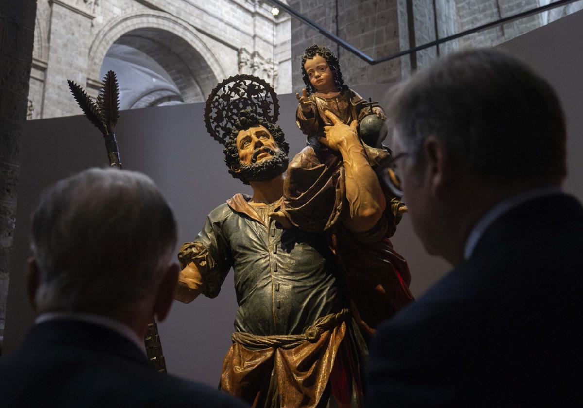 Una de las esculturas de la muestra en la catedral de Valladolid.