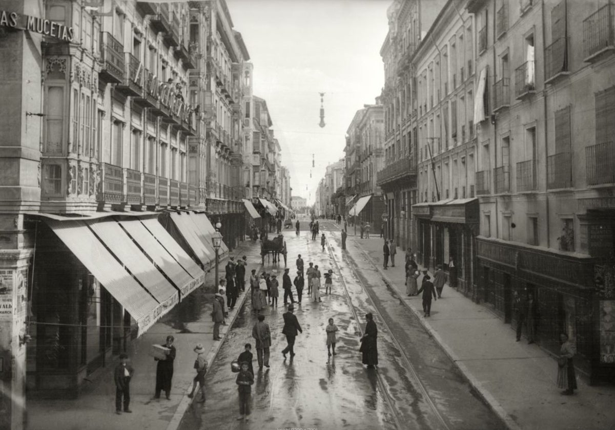 Calle del Duque de la Victoria en los años 20, donde se estableció el Banco Peninsular Hipotecario.