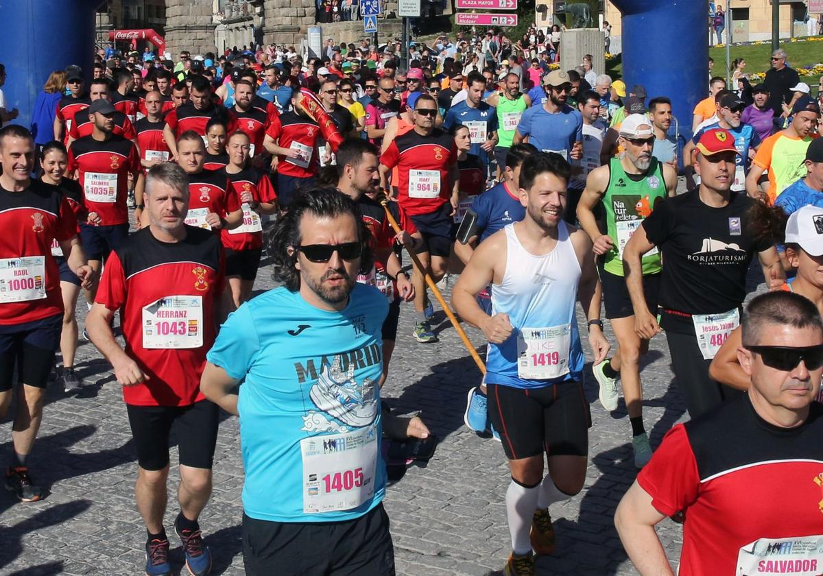 Corredores en una anterior edición de la Media Maratón de Ciudad de Segovia.