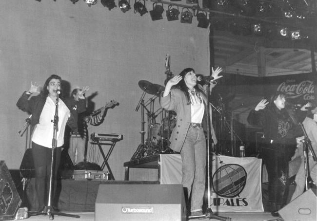 Con toreras y amercanas, en el primer concierto del grupo en el polideportivo Huerta del Rey.