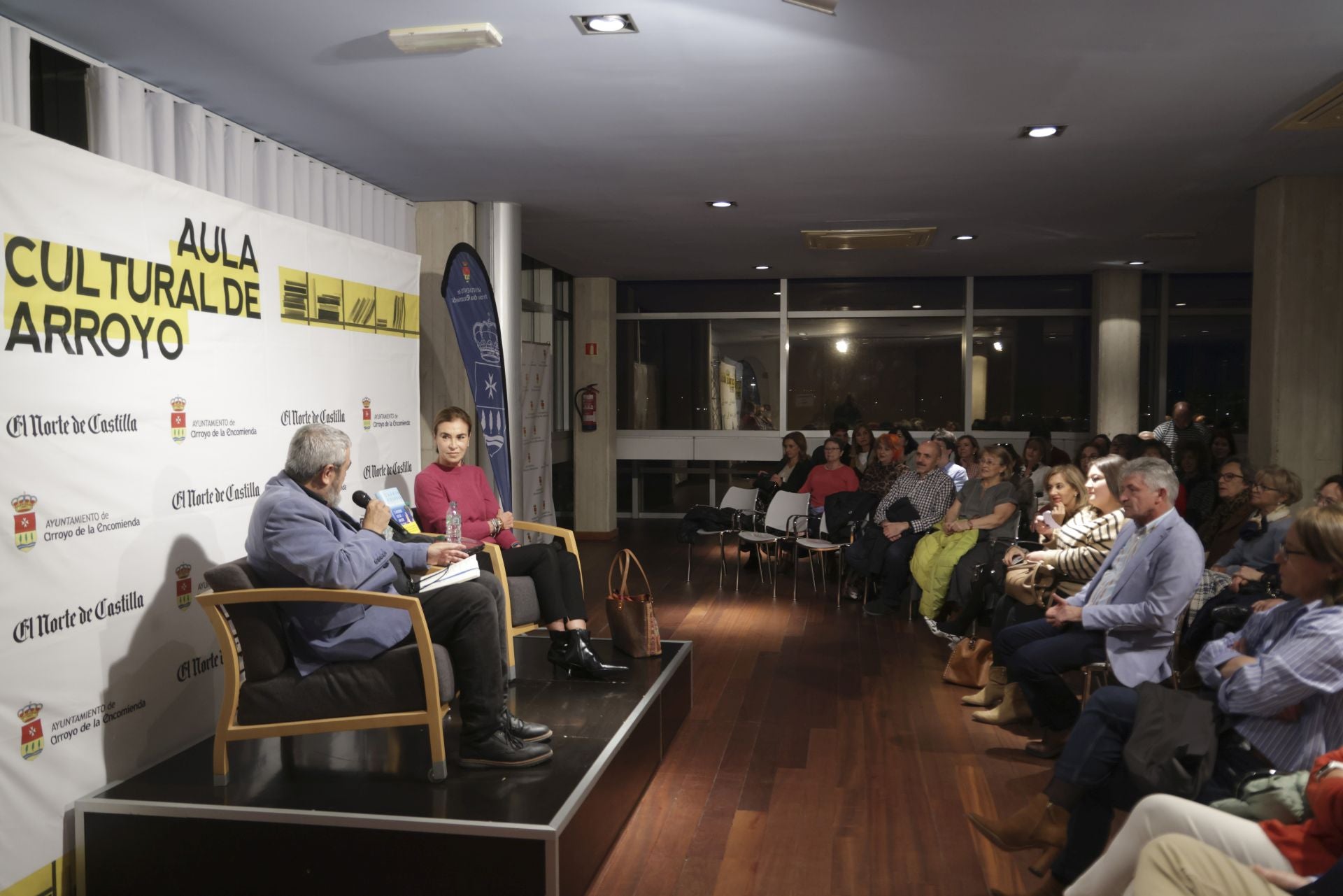 Carmen Posadas en el Aula de Cultura de Arroyo