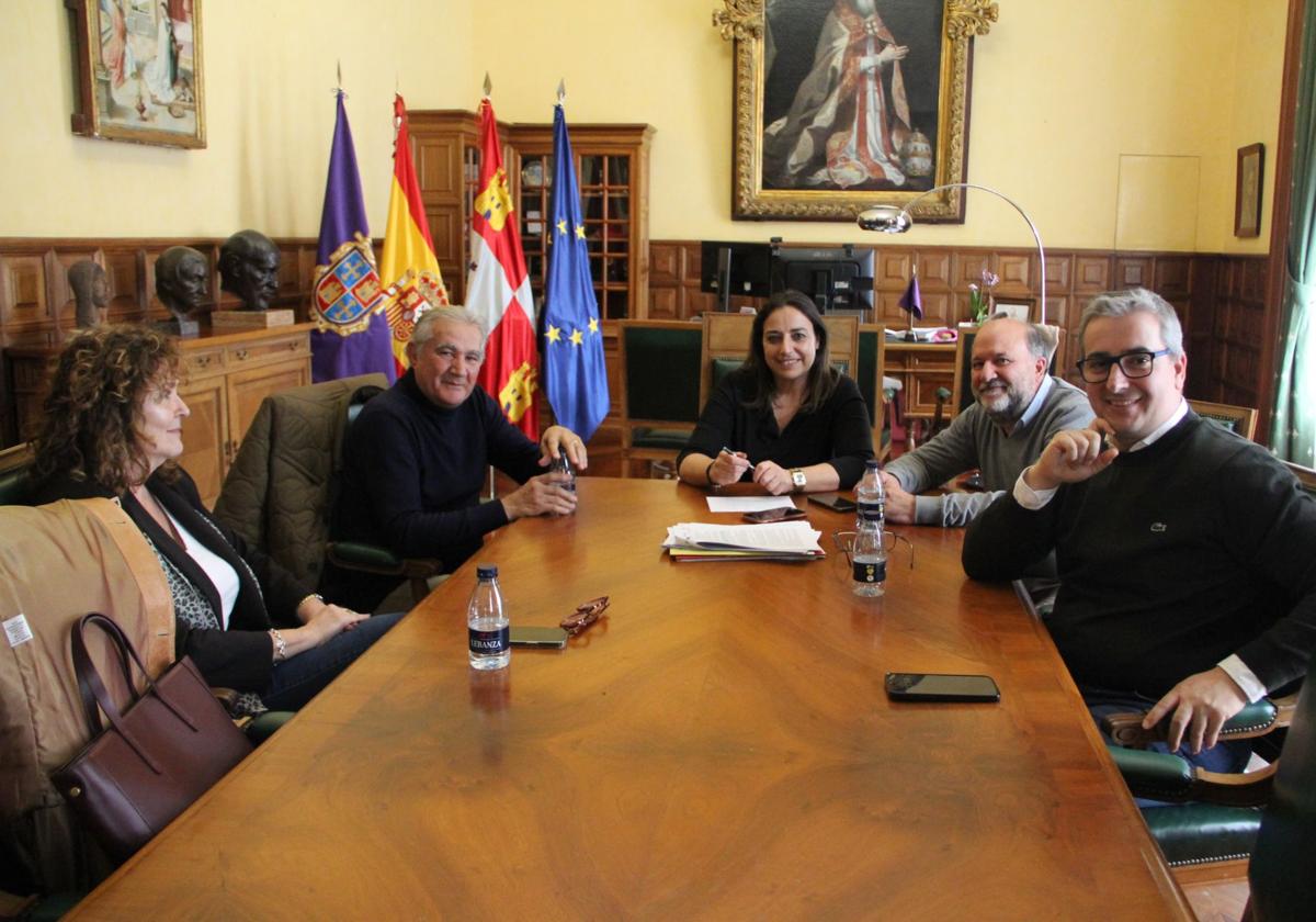 Reunión en el Ayuntamiento de Palencia con el alcalde de Boadilla de Rioseco.