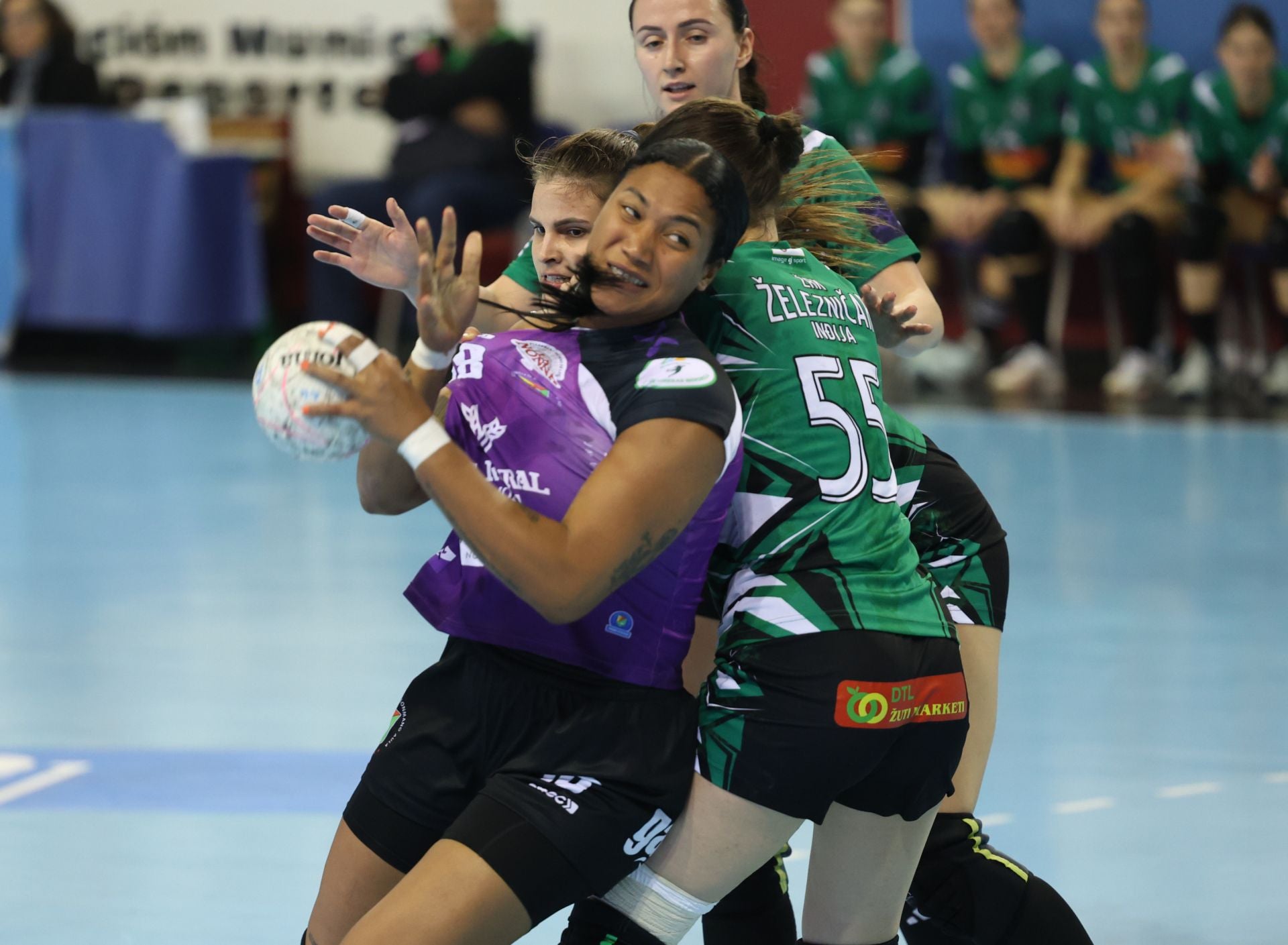 Las imágenes del partido del Aula en la de la EHF European Cup