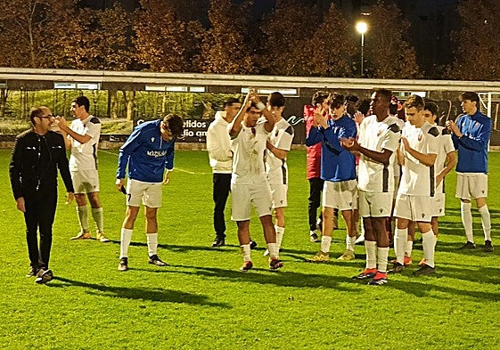 Los jugadores del Laguna celebran el triunfo.