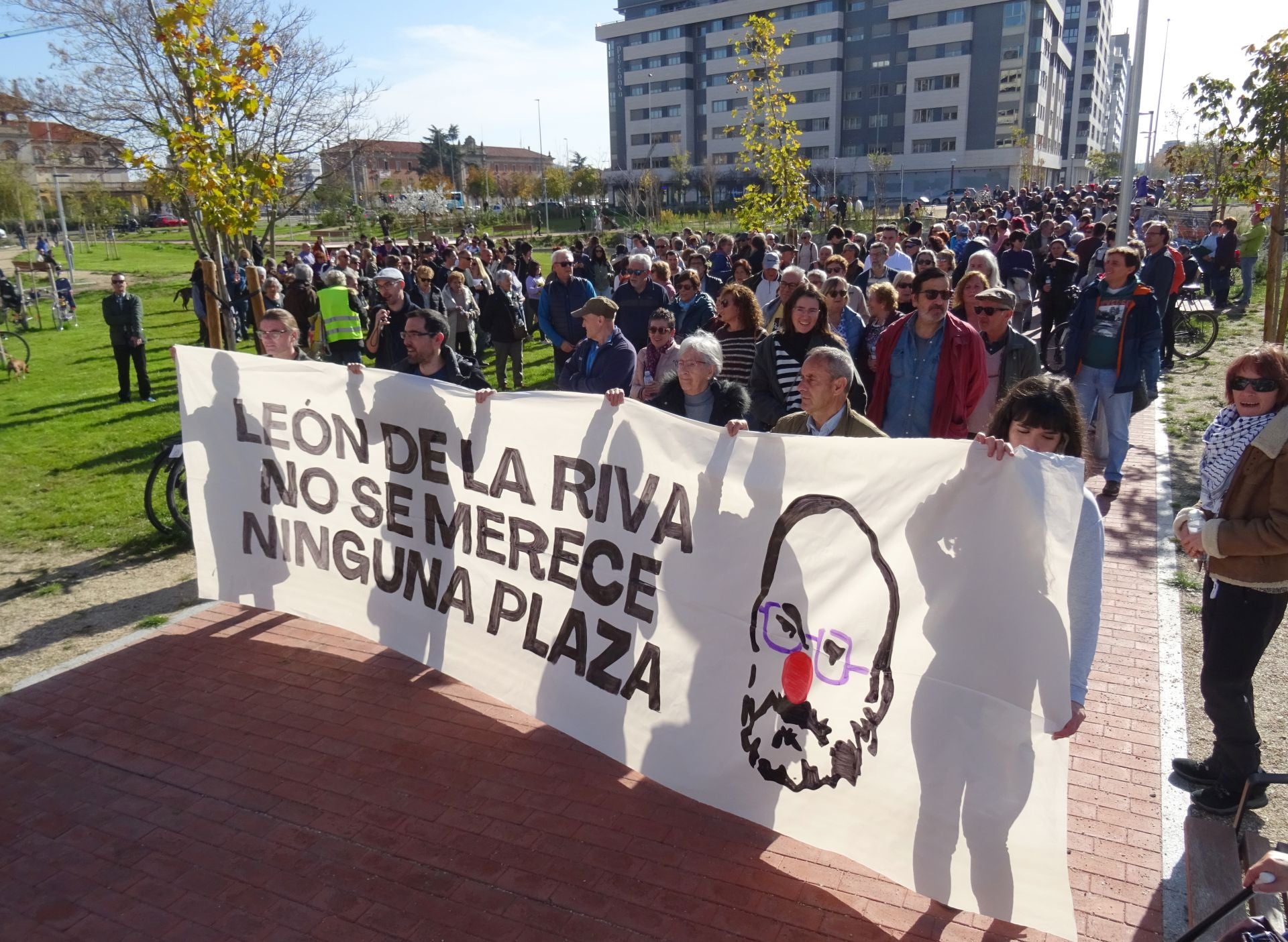 Las imágenes de la manifestación en contra de la plaza León de la Riva