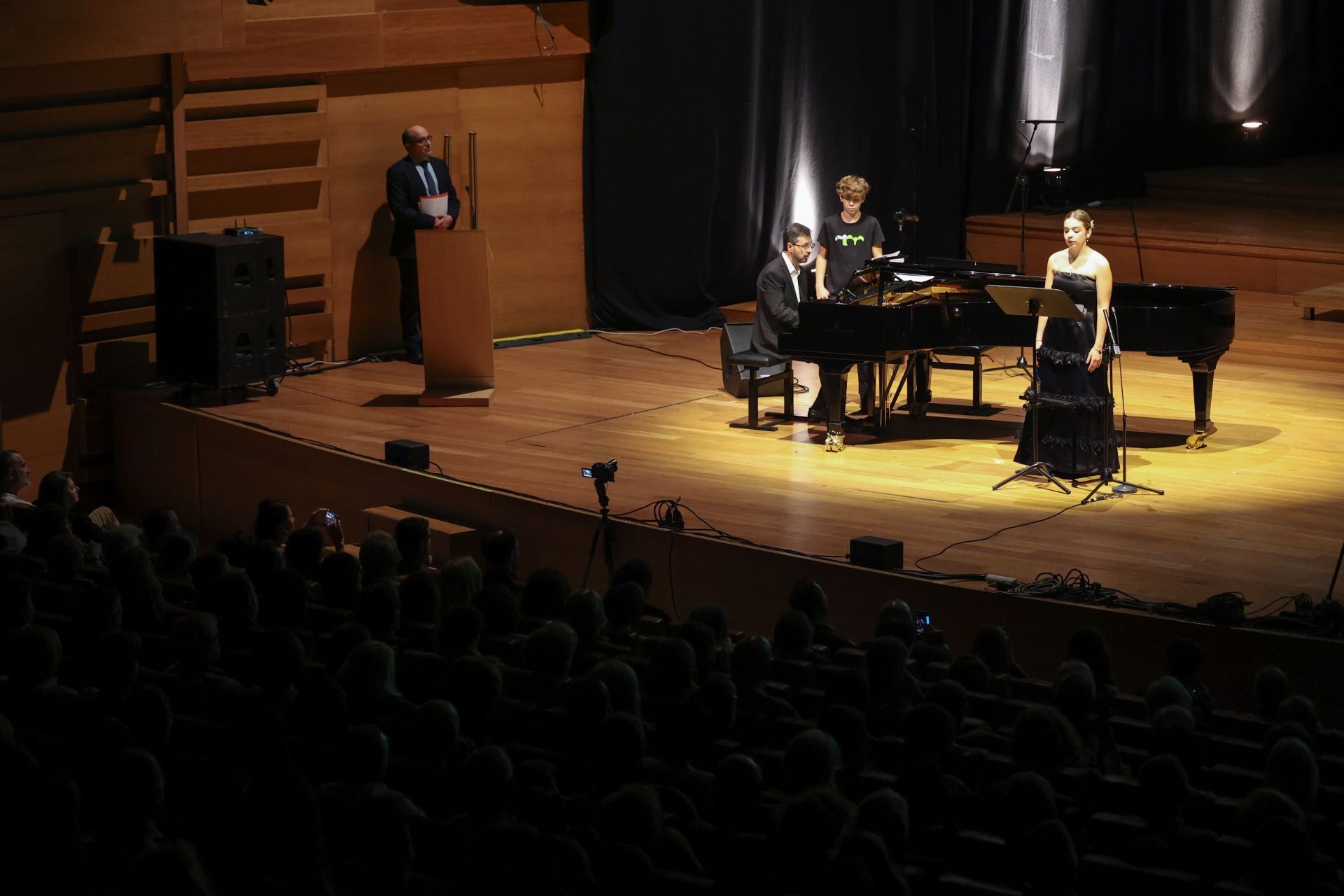 Las imágenes del concierto benéfico en el Miguel Delibes