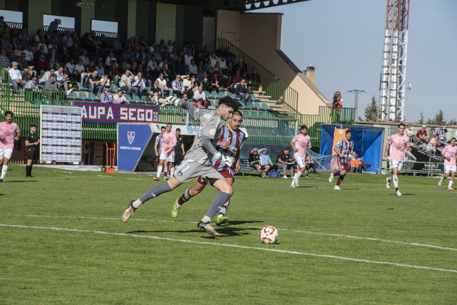 Fotos del partido entre la Segoviana y el Sestao