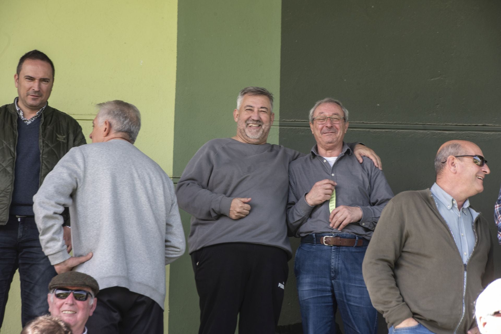 Búscate en las gradas de La Albuera durante el Segoviana vs Sestao