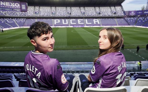 Violeta Antón y Blanca Serrano, en la grada de Zorrilla.