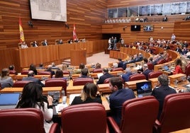 Aspecto del hemiciclo de las Cortes durante el Pleno de este martes.