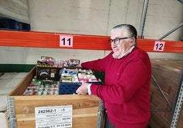 Una de las cajas llenas de leche a punto de caducar donadas para la DANA y que se repartirán en Valladolid para evitar que terminen en la basura.