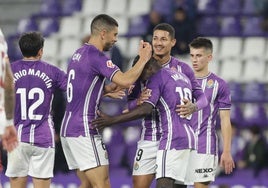 Los jugadores del Real Valladolid celebran uno de los dos goles de Marcos André en el último Trofeo Ciudad de Valladolid