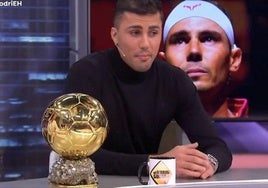 Rodri con el Balón de oro, en 'El Hormiguero'.