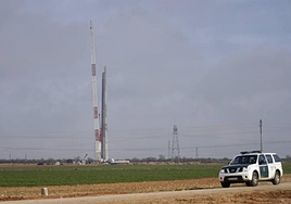 Una patrulla de la Guardia Civil en el lugar del accidente, en febrero de 2020.
