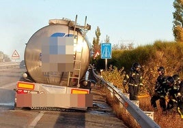 Intervención de los bomberos en la A-6 km 171.