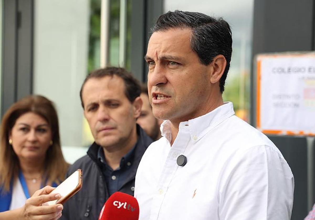 Raúl de la Hoz, en día de las elecciones al Parlamento Europeo.
