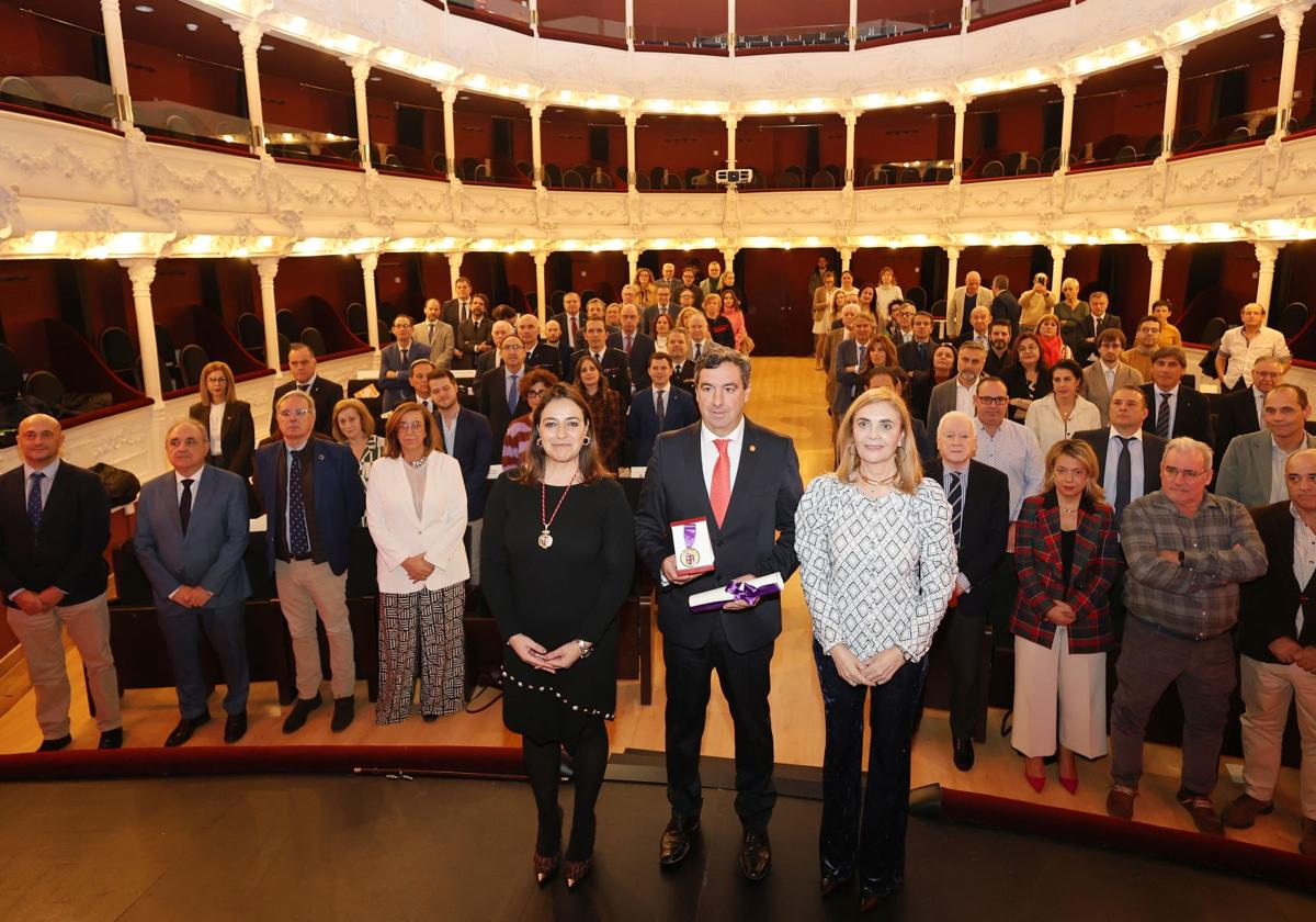 Medalla de Oro a la Cámara de Comercio