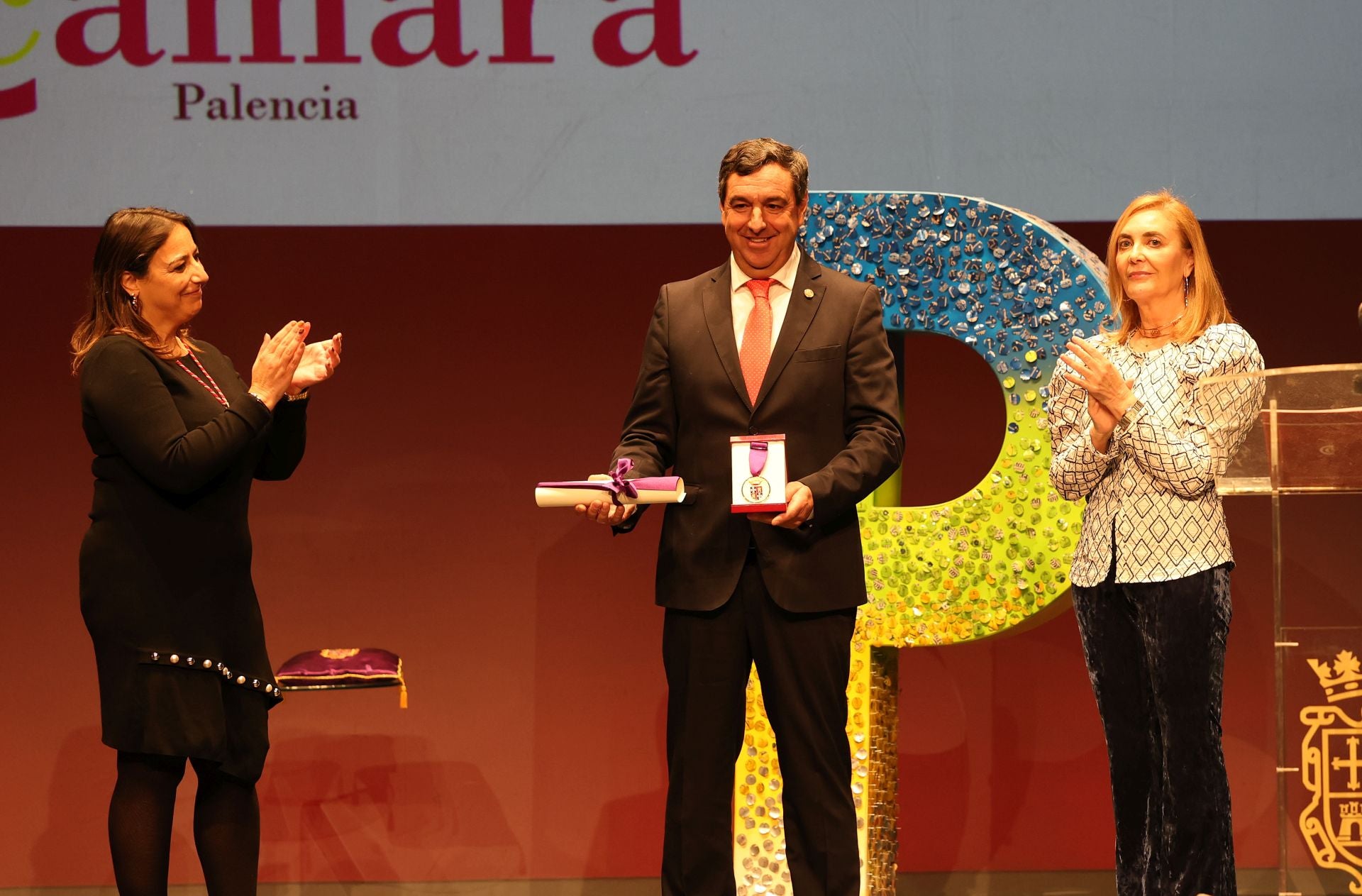 Medalla de Oro a la Cámara de Comercio