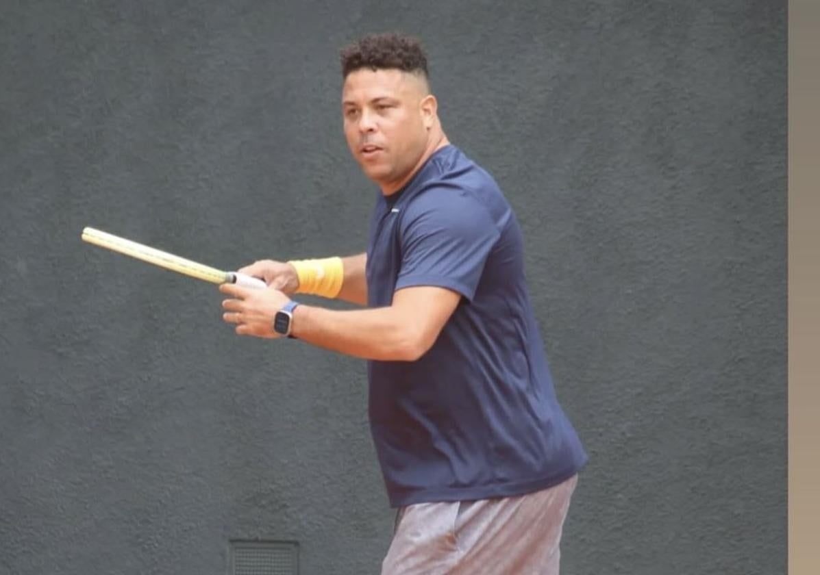 Ronaldo Nazário, durante uno de los partidos de tenis que disputó el viernes en Brasil.