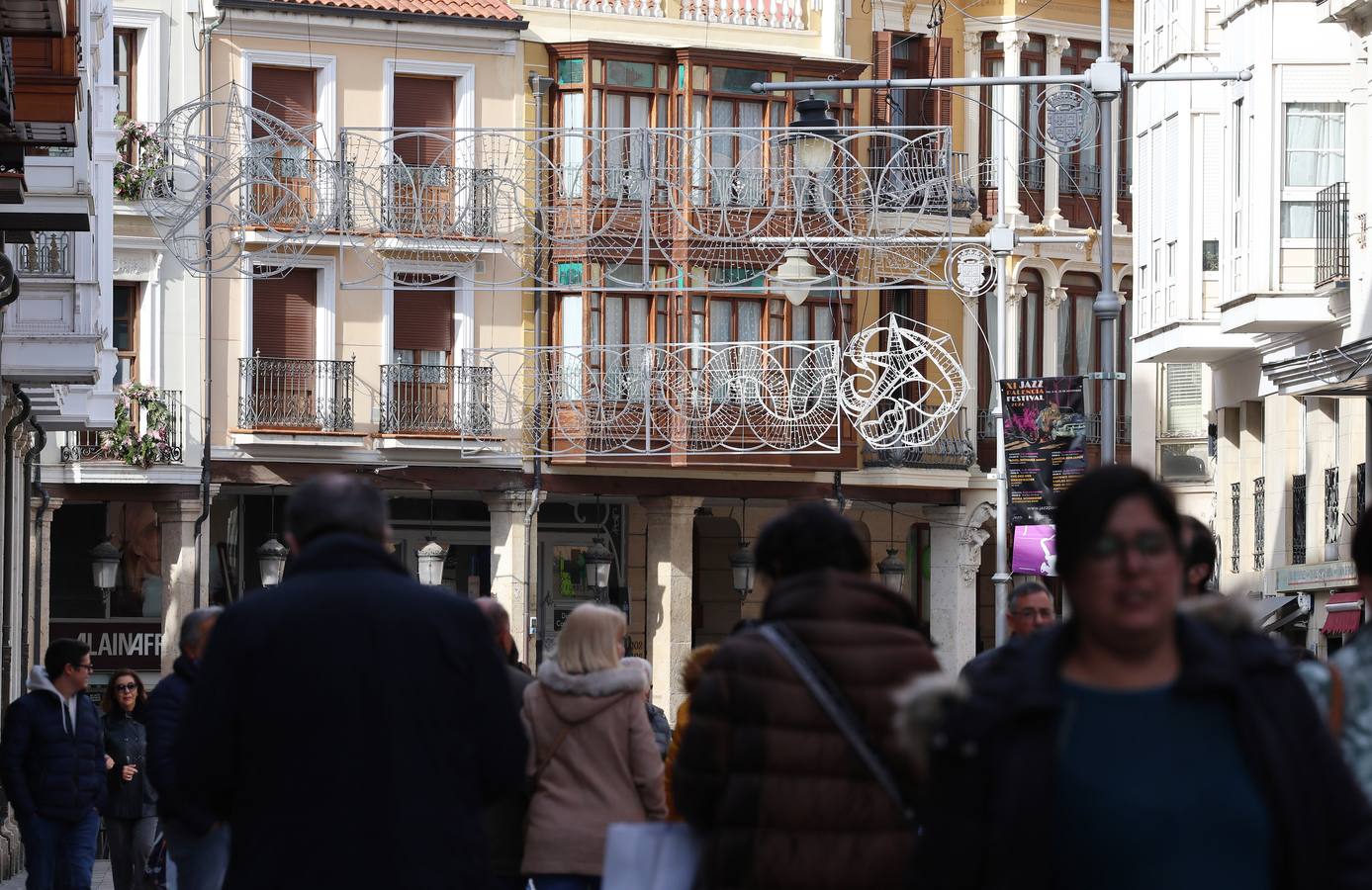 Así se preparan rotondas y rincones de Palencia para la Navidad