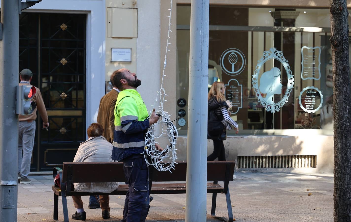 Así se preparan rotondas y rincones de Palencia para la Navidad