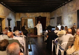 Recreación histórica en la Sala del Testamento del Palacio Real