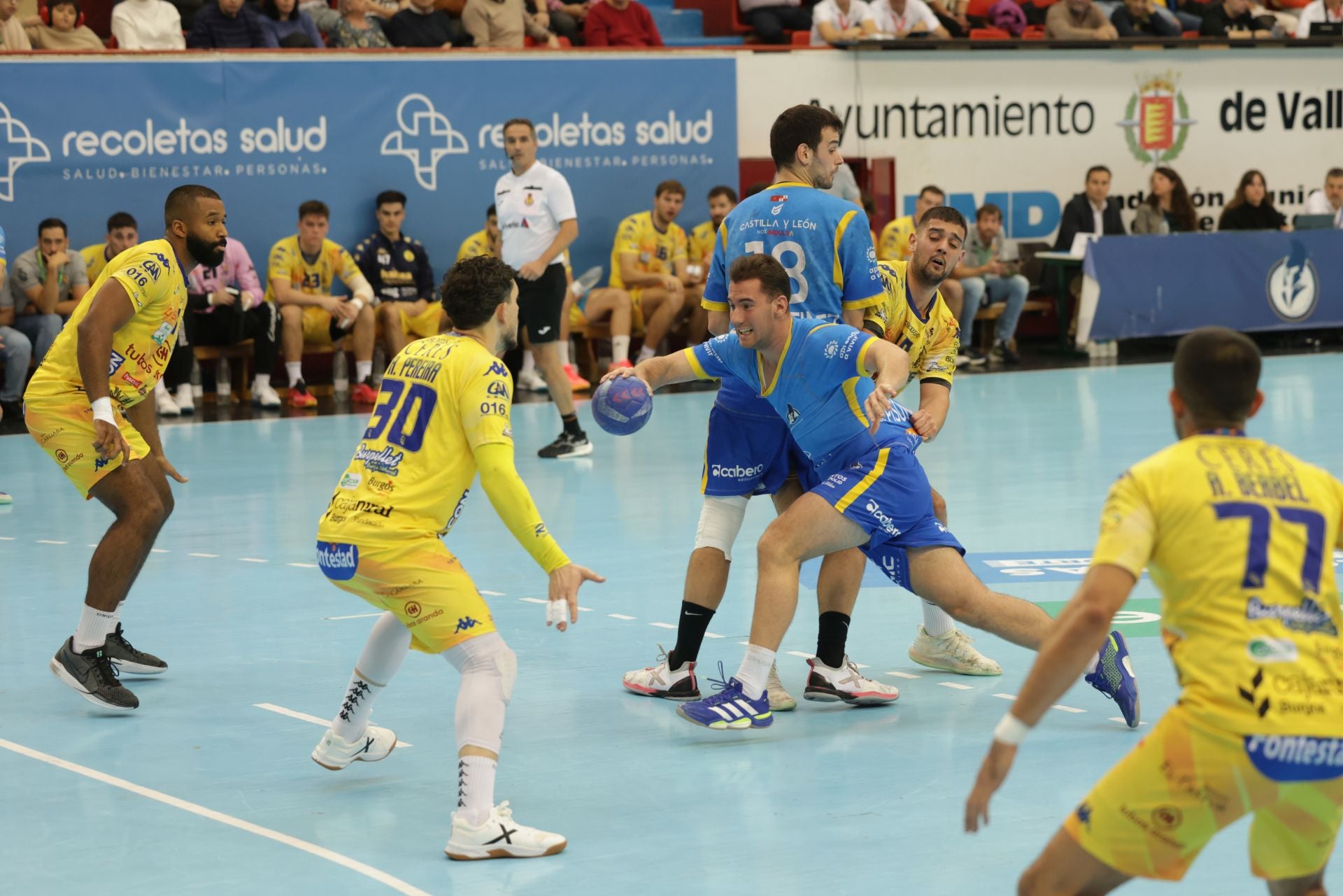 El partido del Recoletas Valladolid y el Tubos Aranda, en imágenes