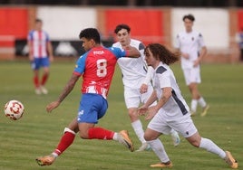 Imágenes del derbi entre el Atlético Tordesillas y el CD Laguna disputado este domingo en Las Salinas