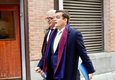 La funcionaria que denunció al letrado mayor de las Cortes alude también a prevaricación