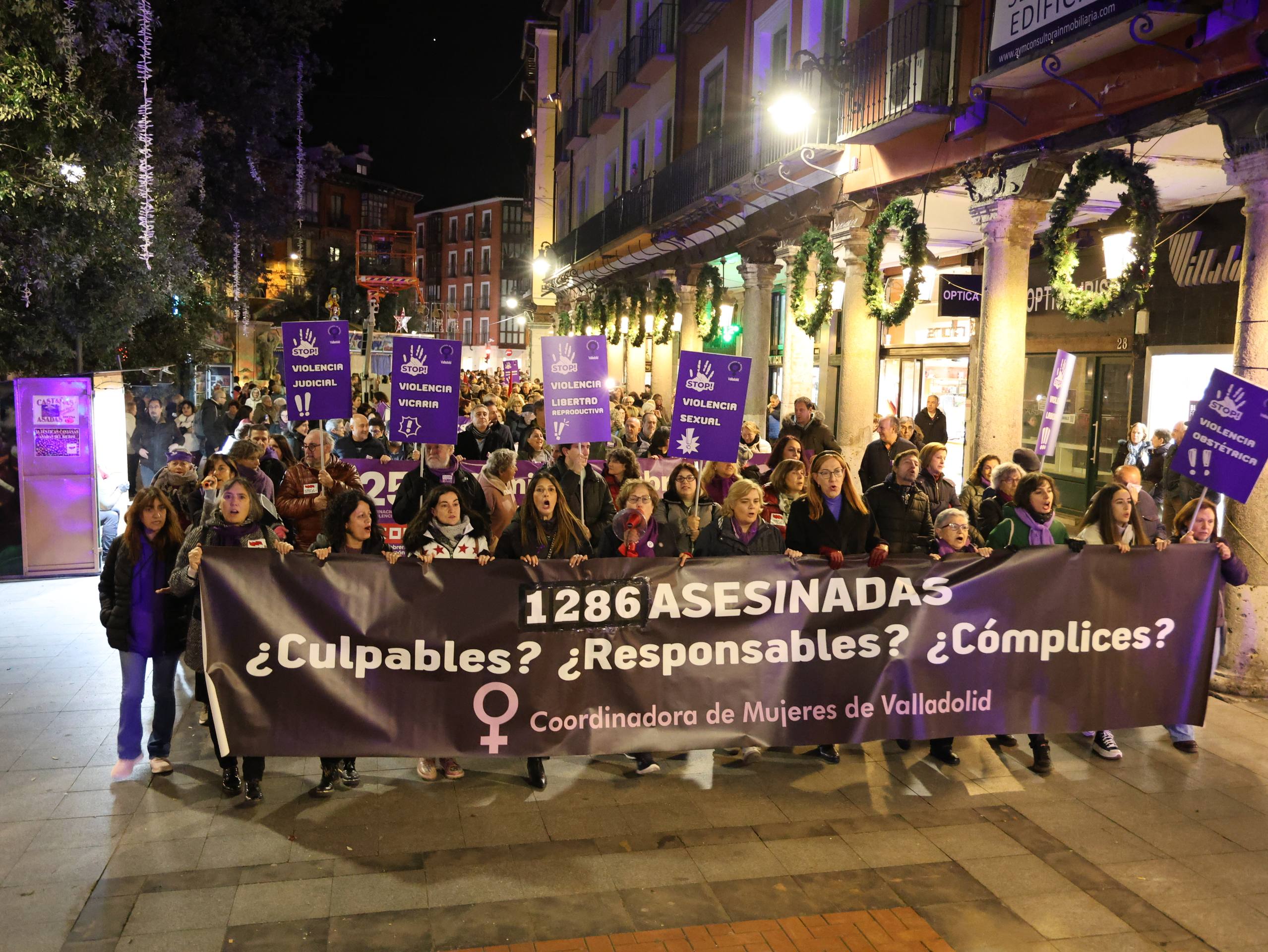 La manifestación por el 25-N en Valladolid, en imágenes