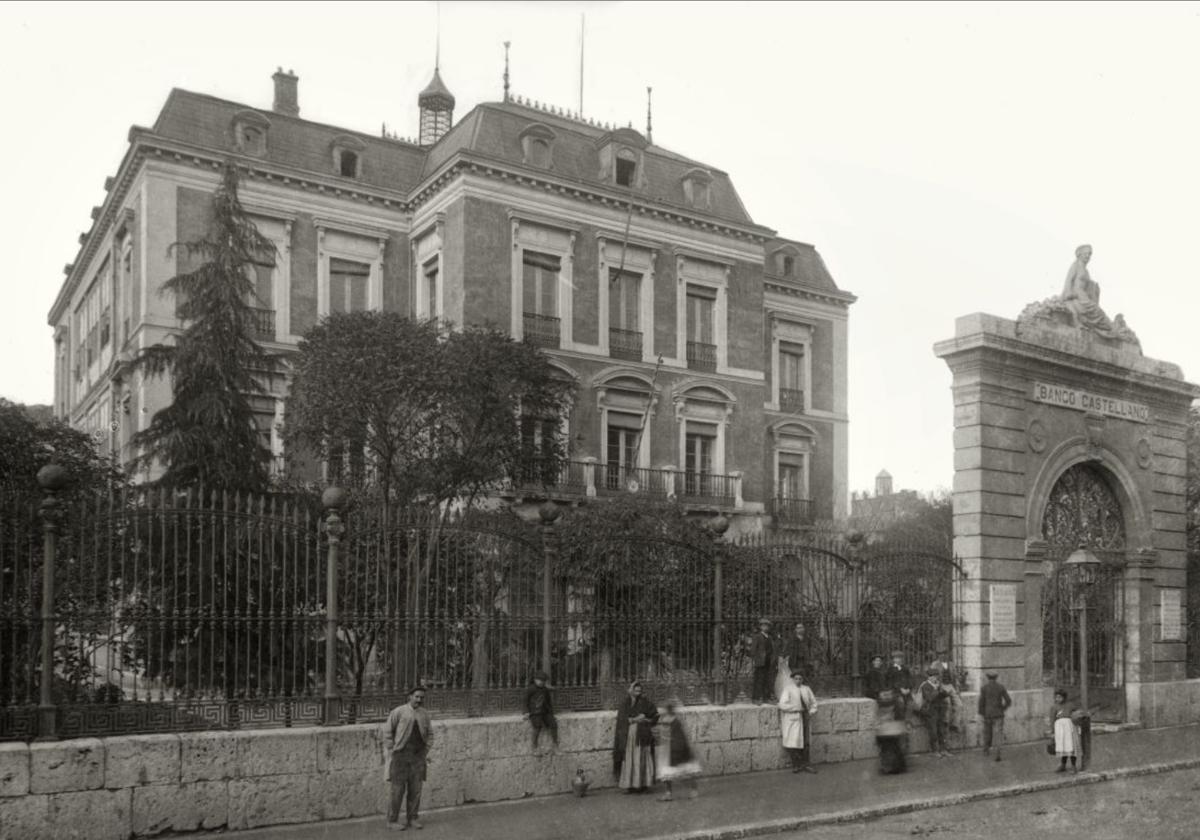 El Banco Castellano, en el palacete de Ortiz Vega, en 1911.