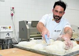 El panadero Nuño García, durante el curso en el Centro de los Cereales.