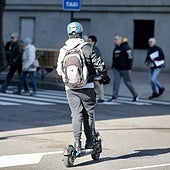 Multado por circular ebrio y cometer una infracción con un patinete eléctrico